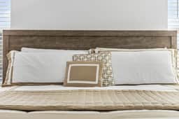 King Bed | Disney Contemporary Townhouse - Image 5